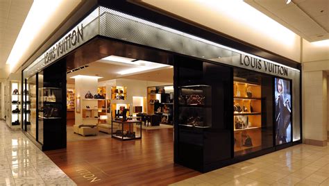 louis vuitton in chicago downtown.